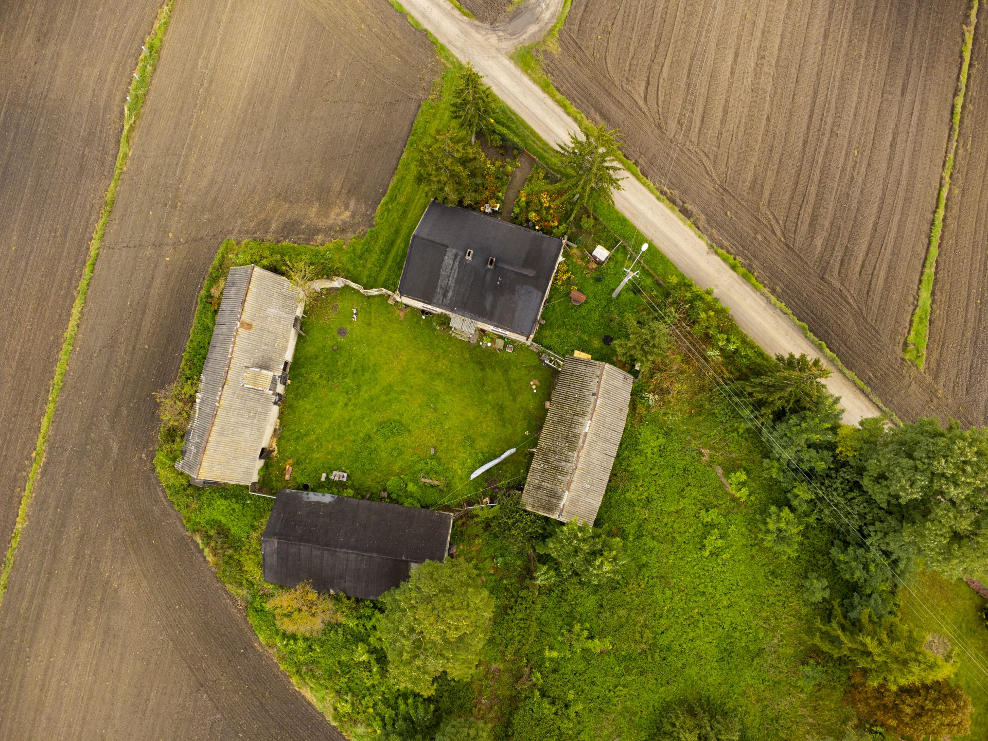 house in the field 2022 10 05 22 43 57 utc