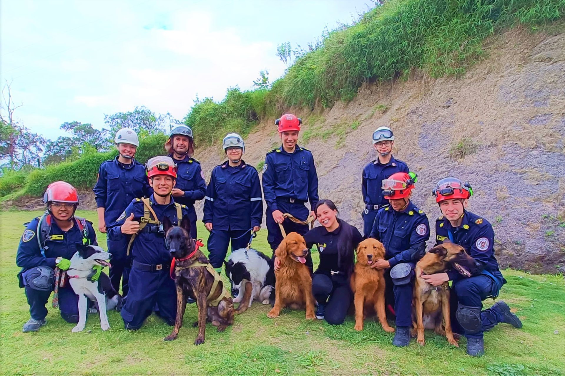 Bomberos de Zipaquira fortalece la preparacion para proteger a sus unidades caninas1