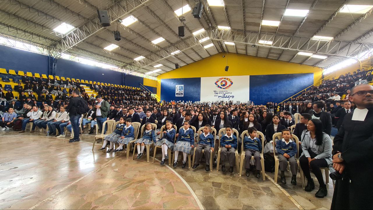 El Ministro de las TIC impulsa el desarrollo tecnologico en la educacion de Zipaquira