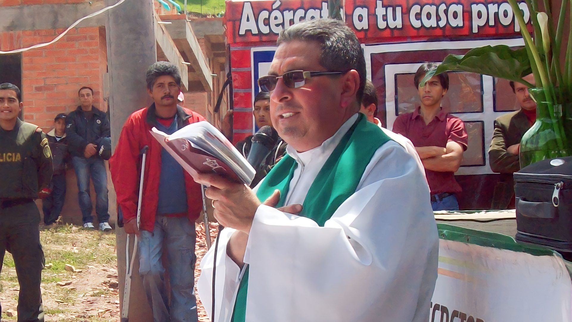 El parroco de Nemocon fue exitosamente operado a corazon abierto y avanza en su recuperacion