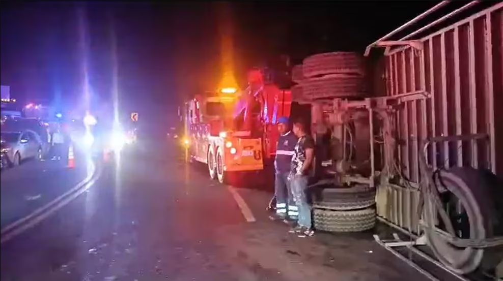 Gravisimo accidente en la via de Bogota La Mesa dejo la noche de ayer una persona muerta y cinco heridas