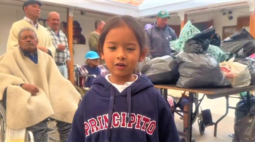 Comunidad educativa del Jardin El Principito lleva alegria a abuelitos de la Fundacion Canitas Saludables 2