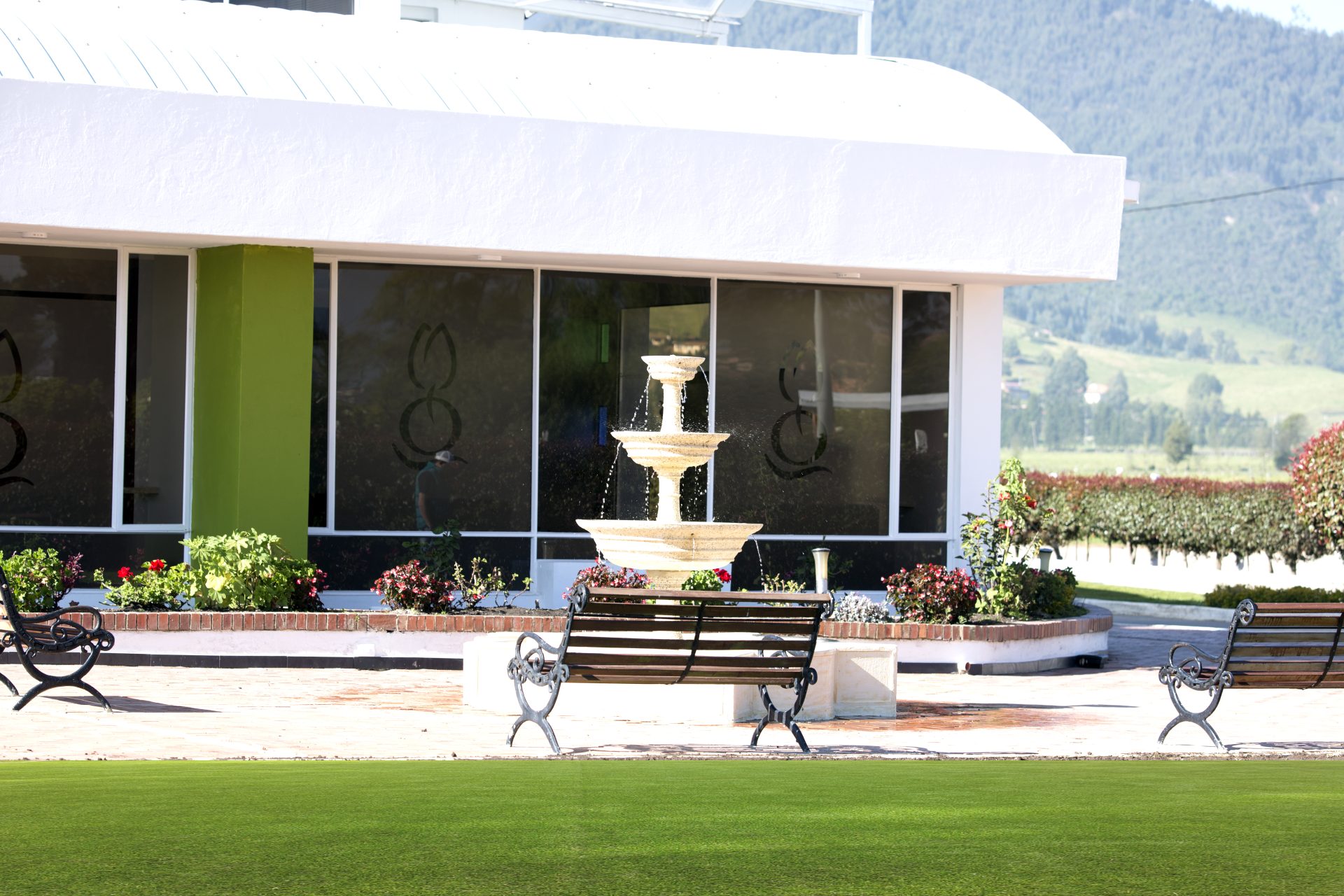 Fuente y zona verde