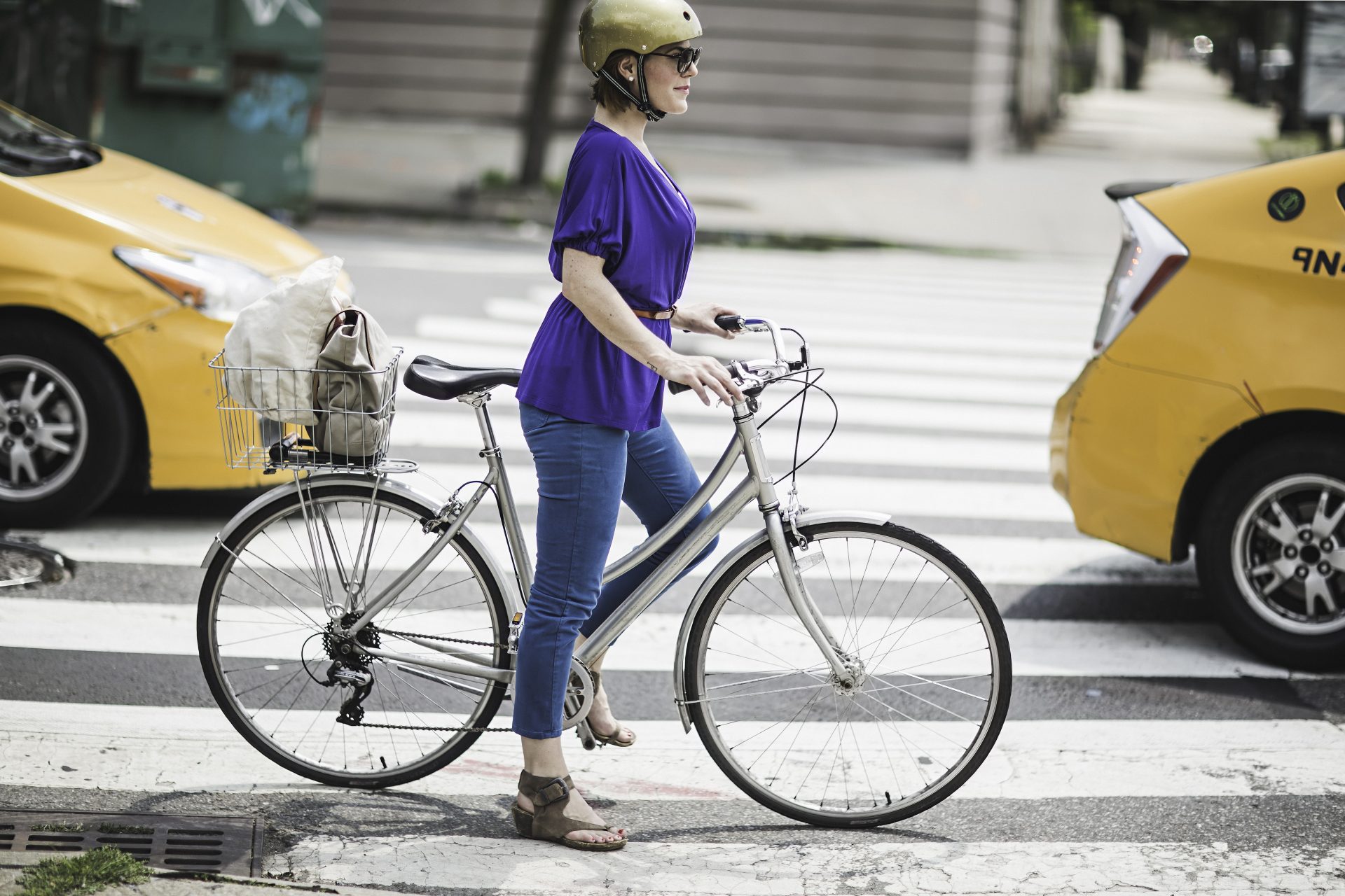 mid adult woman cyclist waiting on pedestrian cros 2022 03 04 01 54 11 utc