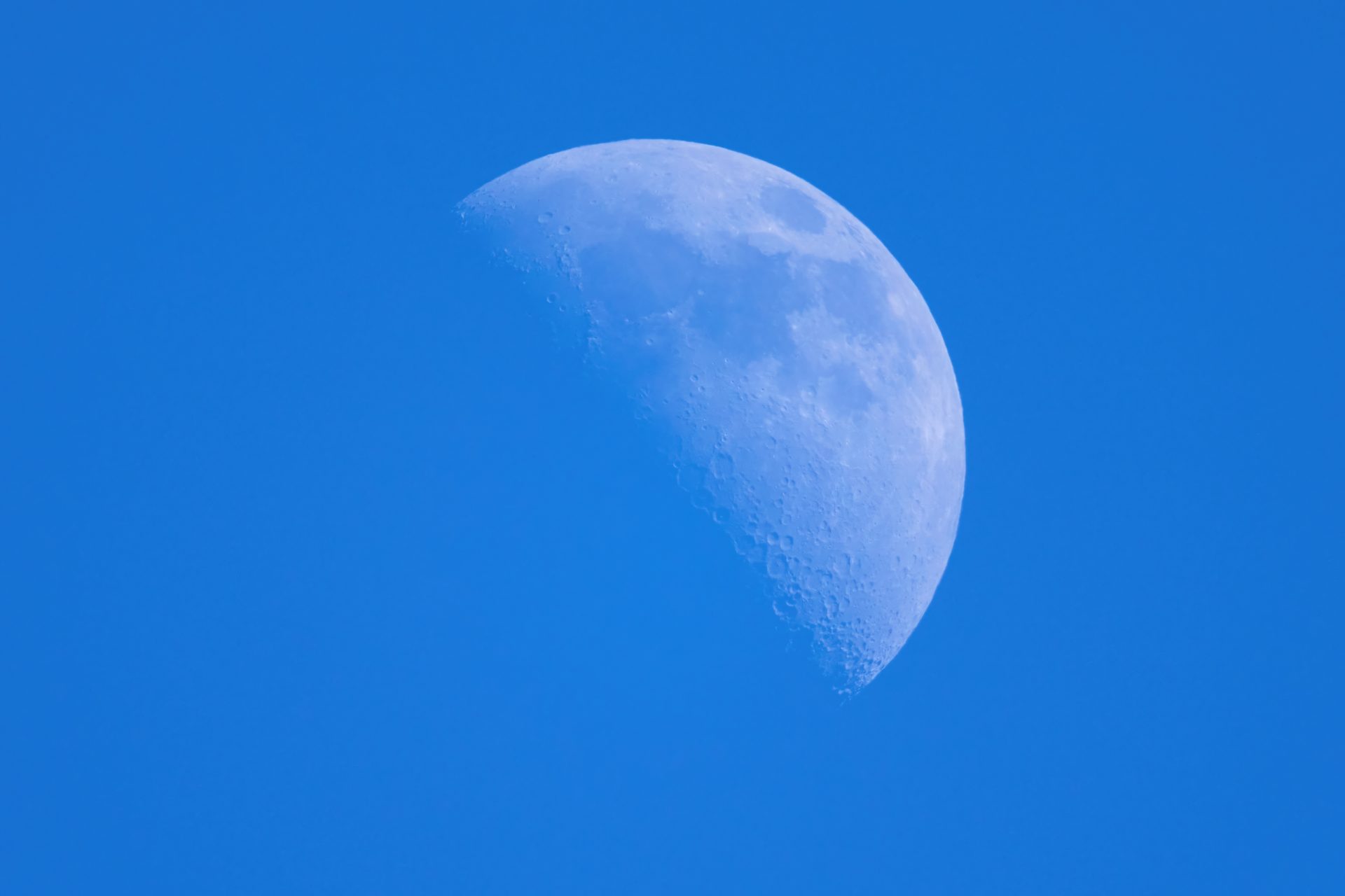 the moon 2021 09 02 04 03 36 utc