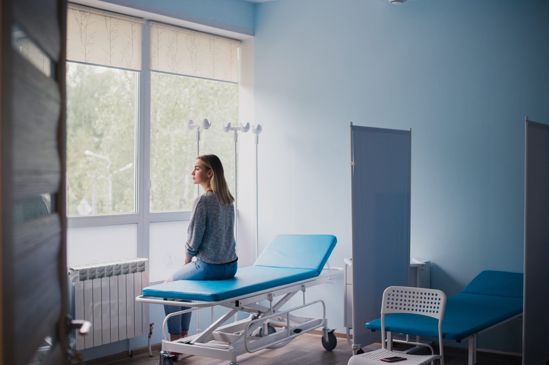 woman waiting for doctor in hospital 2022 03 30 20 23 42 utc