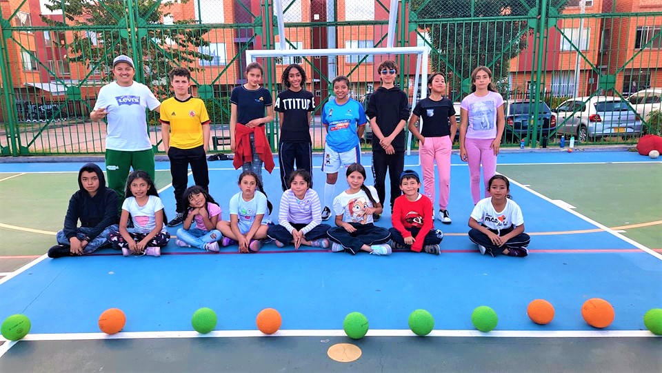25 ninos y ninas de Villa Maria Zipaquira dejan huella en el Deporte del Balonmano