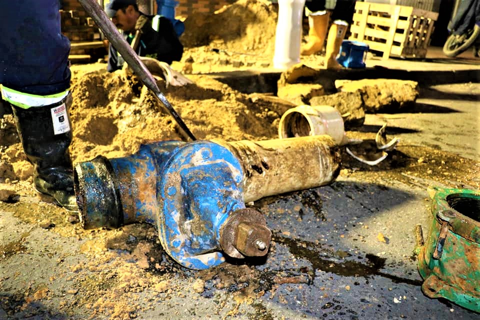 Sustitucion de valvulas obsoletas garantiza mejoramiento del suministro de agua en Zipaquira2