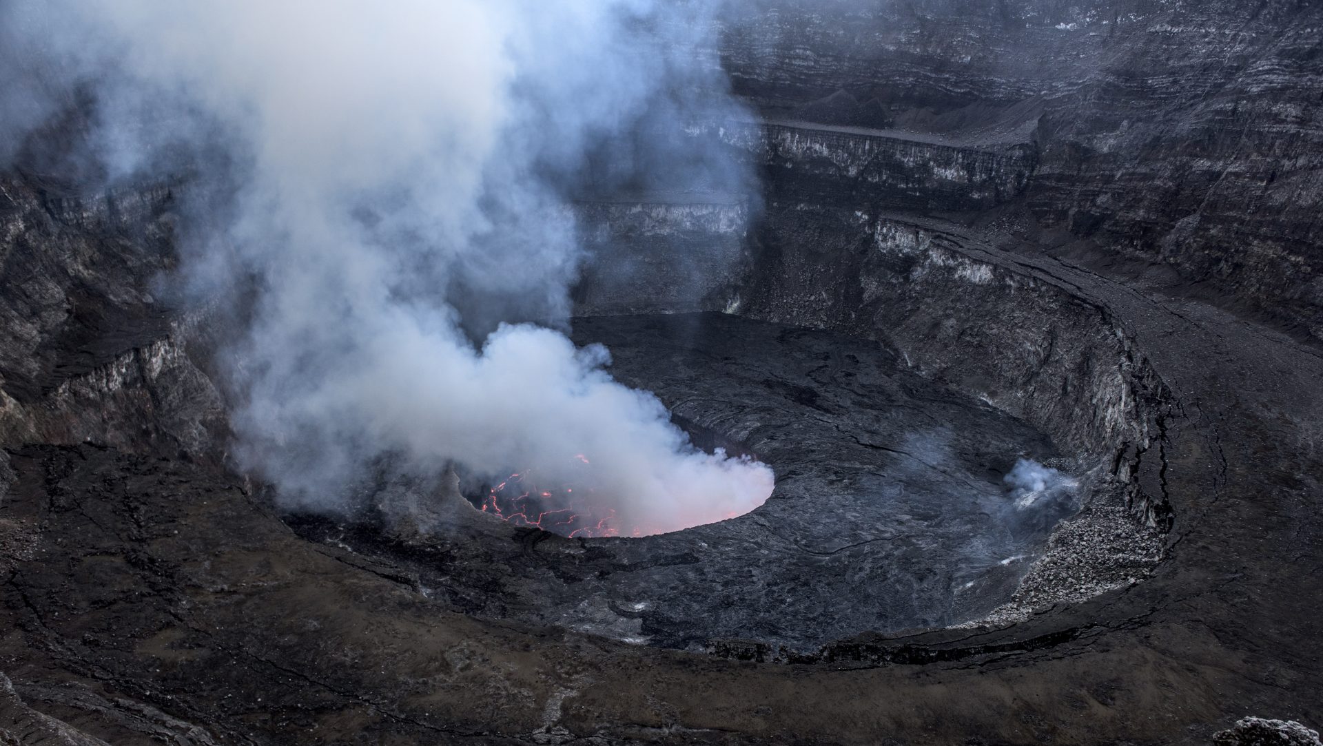 crater of nyiragongo volcano in eruption 2022 02 02 03 49 24 utc