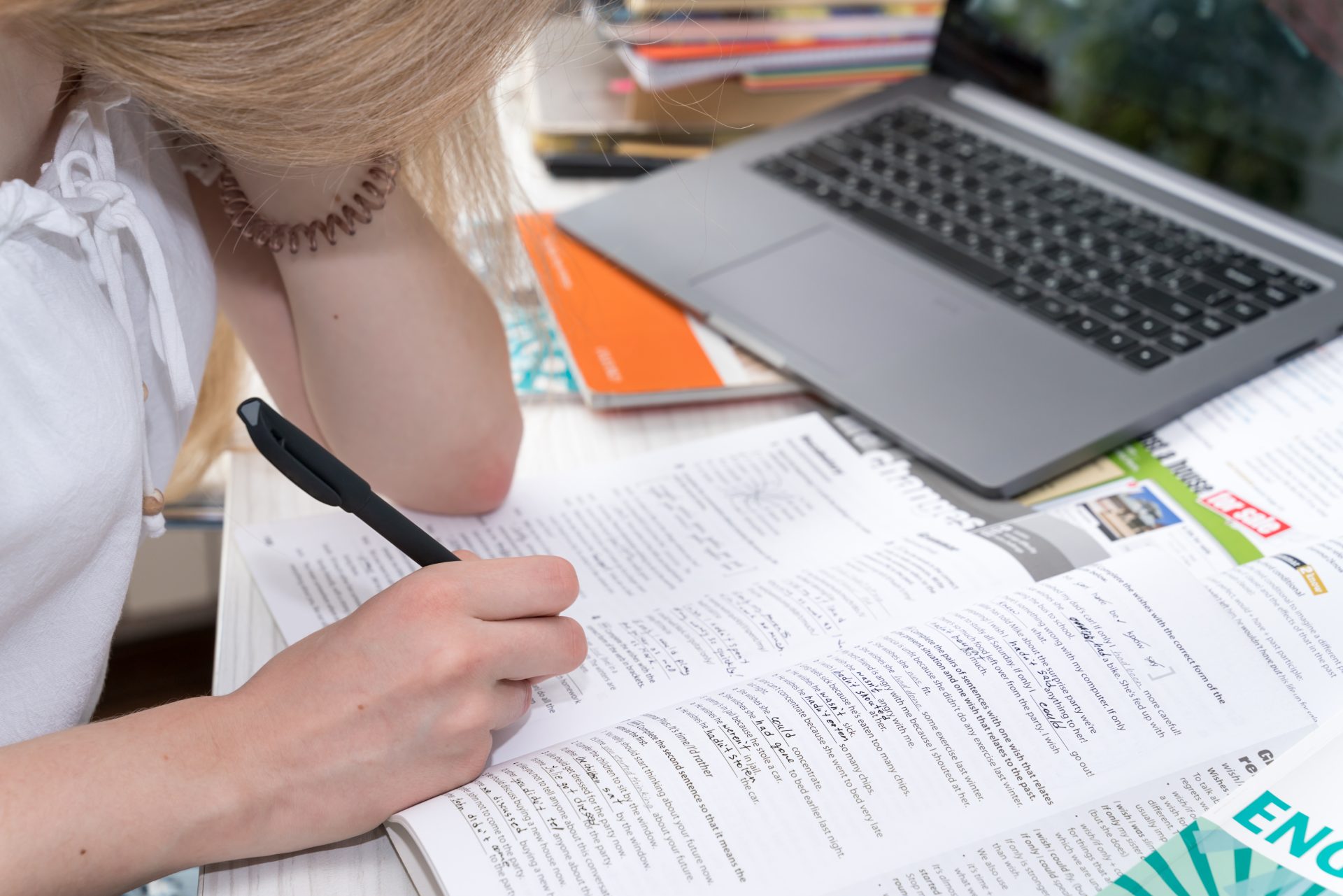 girl doing homework in english 2022 11 15 02 55 05 utc