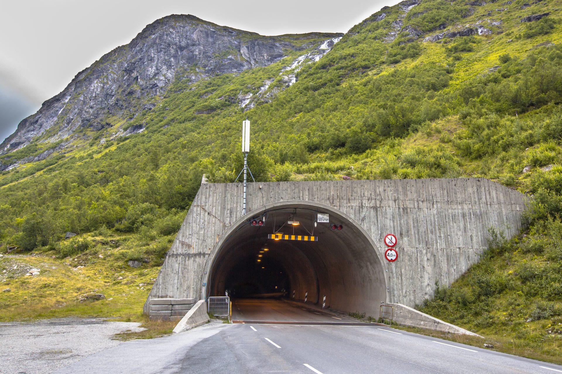 tunnel road entrance 2021 08 26 16 37 58 utc