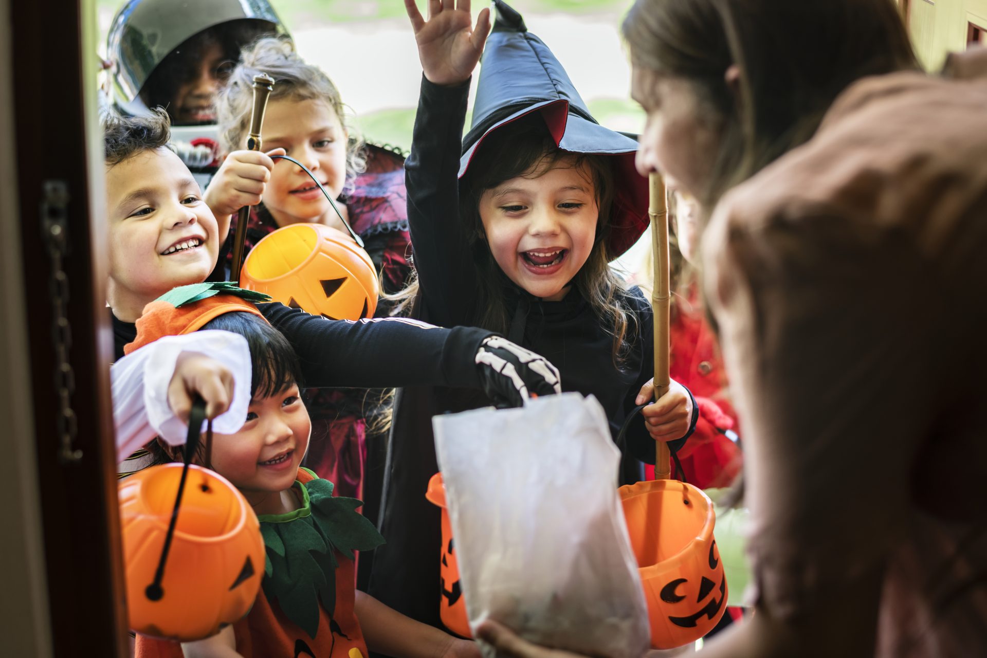 little children trick or treating on halloween 2022 12 16 00 04 24 utc