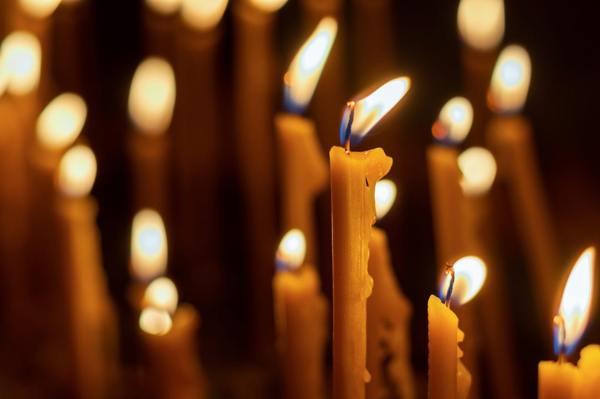 lots of burning candles 2023 03 28 20 02 29 utc