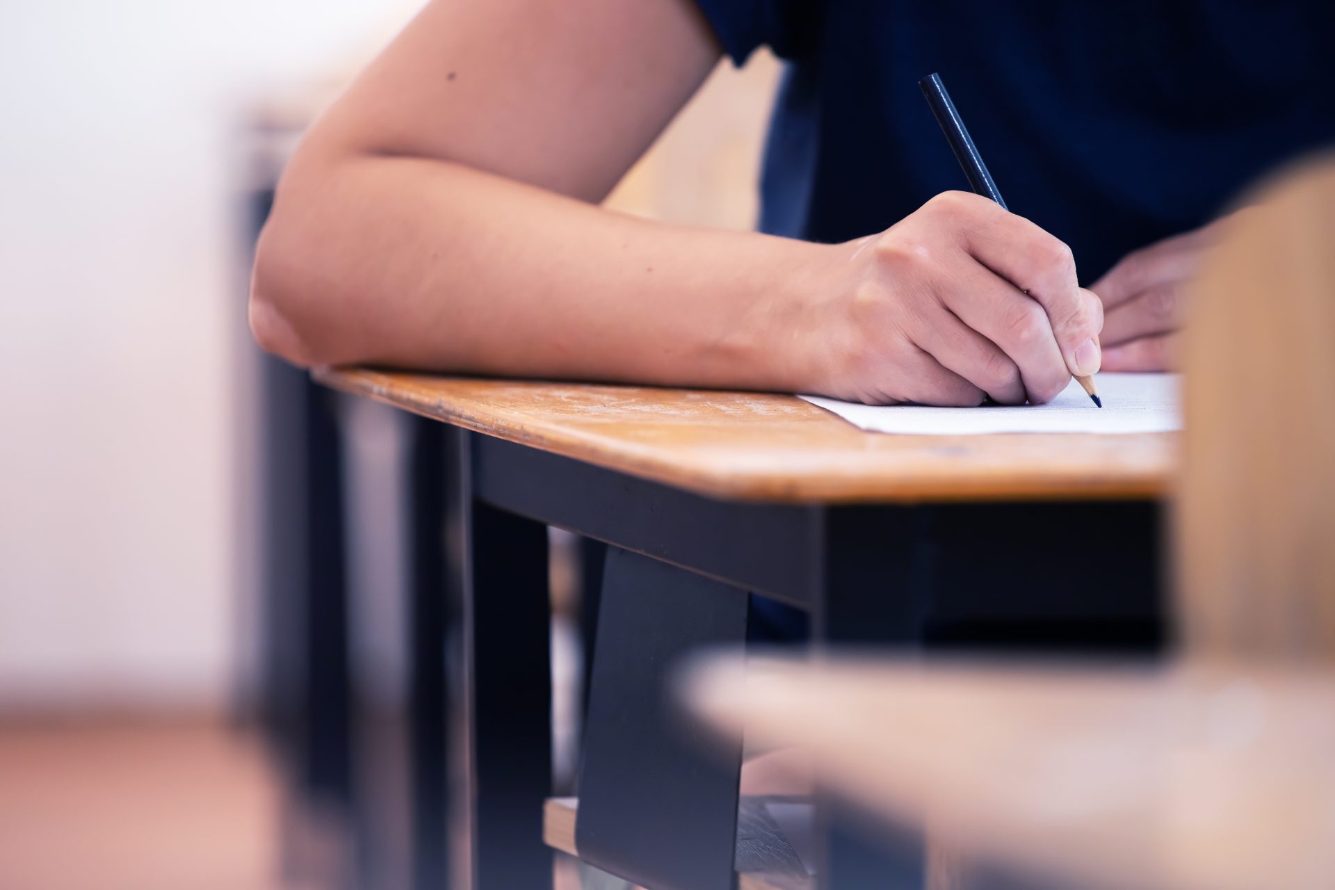 student writing final exam in classroom 2022 01 28 04 51 25 utc