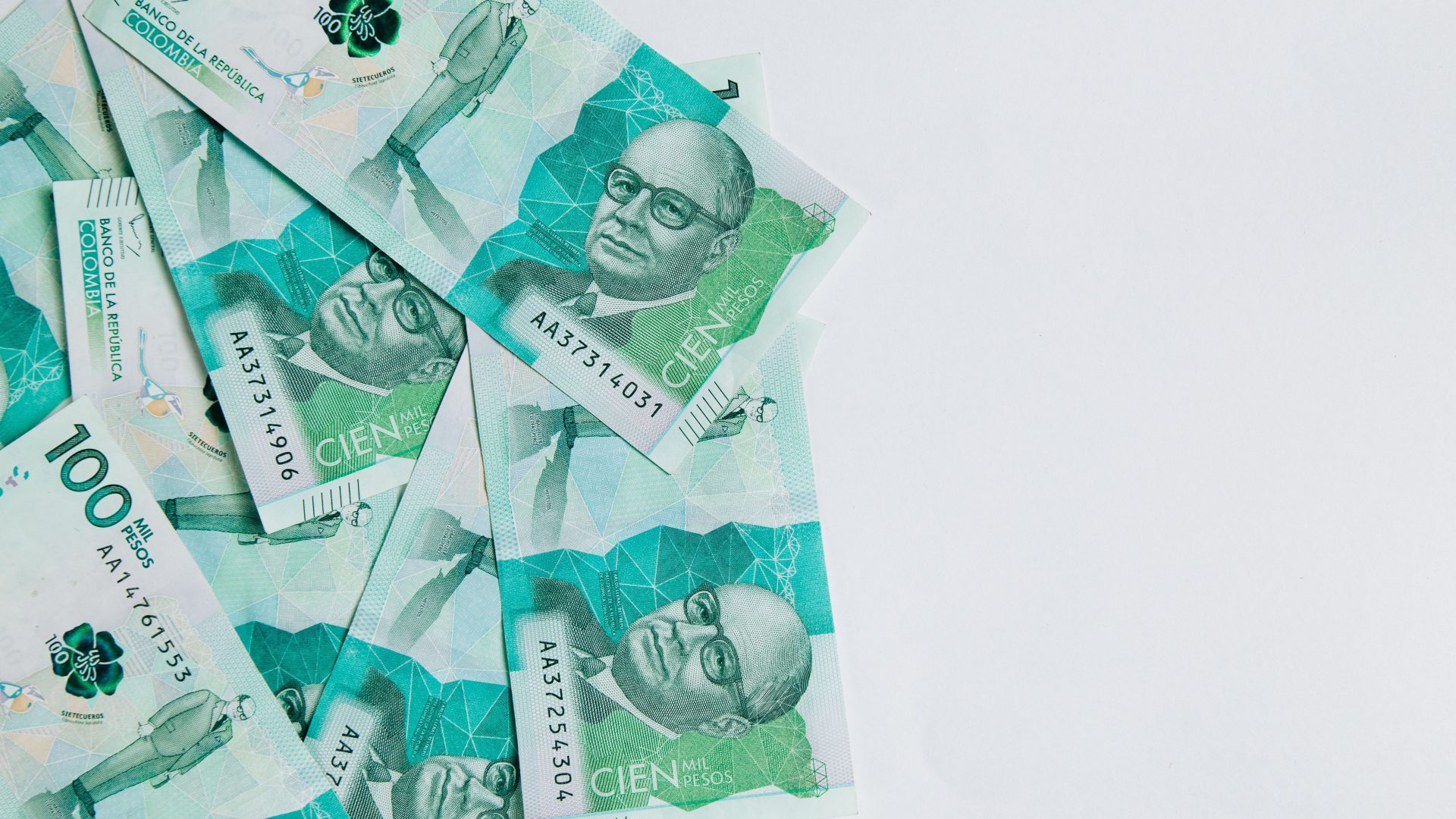 colombian money one hundred thousand pesos on whi 2023 11 27 05 25 22 utc