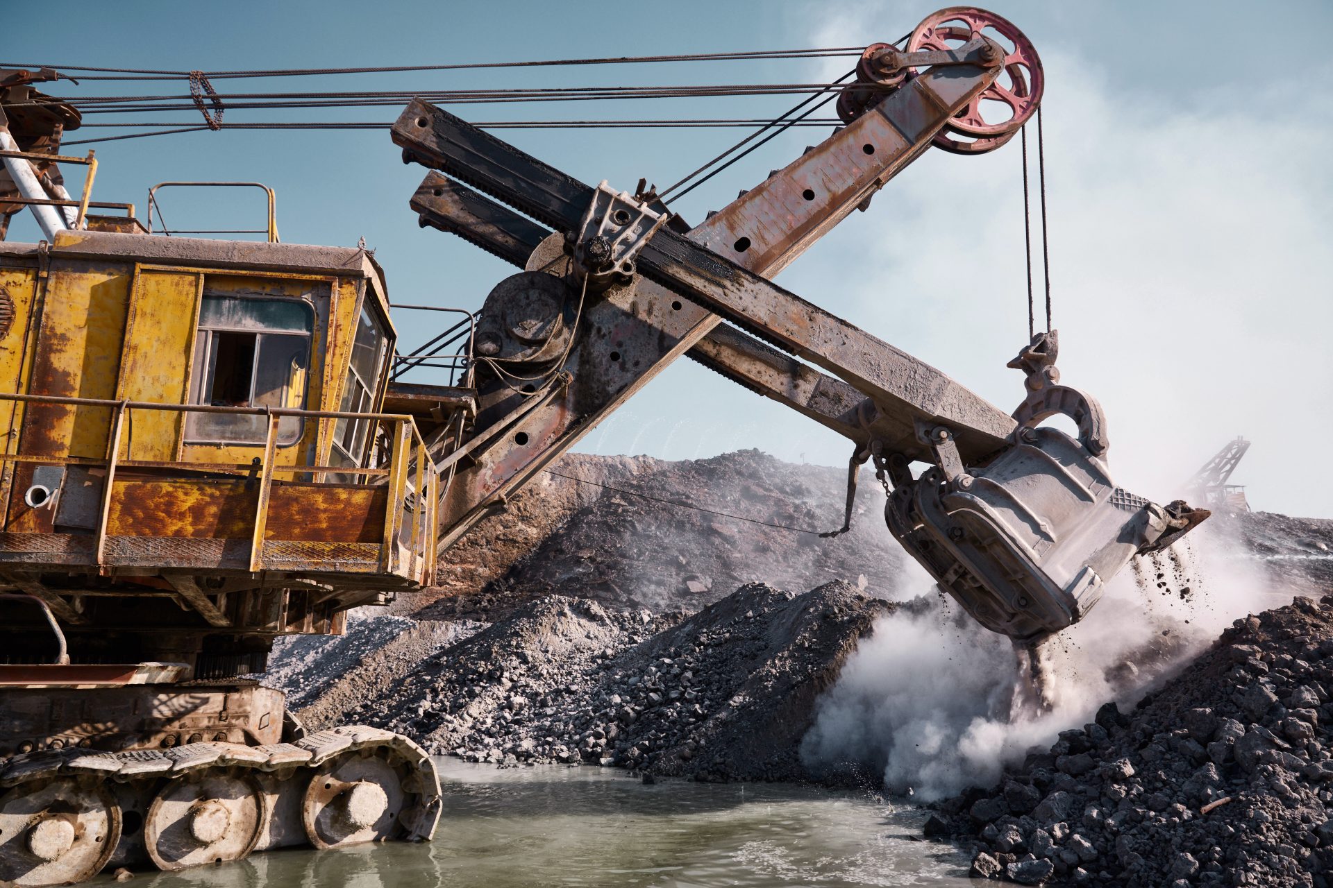 quarry bucket excavator works in a slag dump 2023 11 27 05 24 47 utc 1