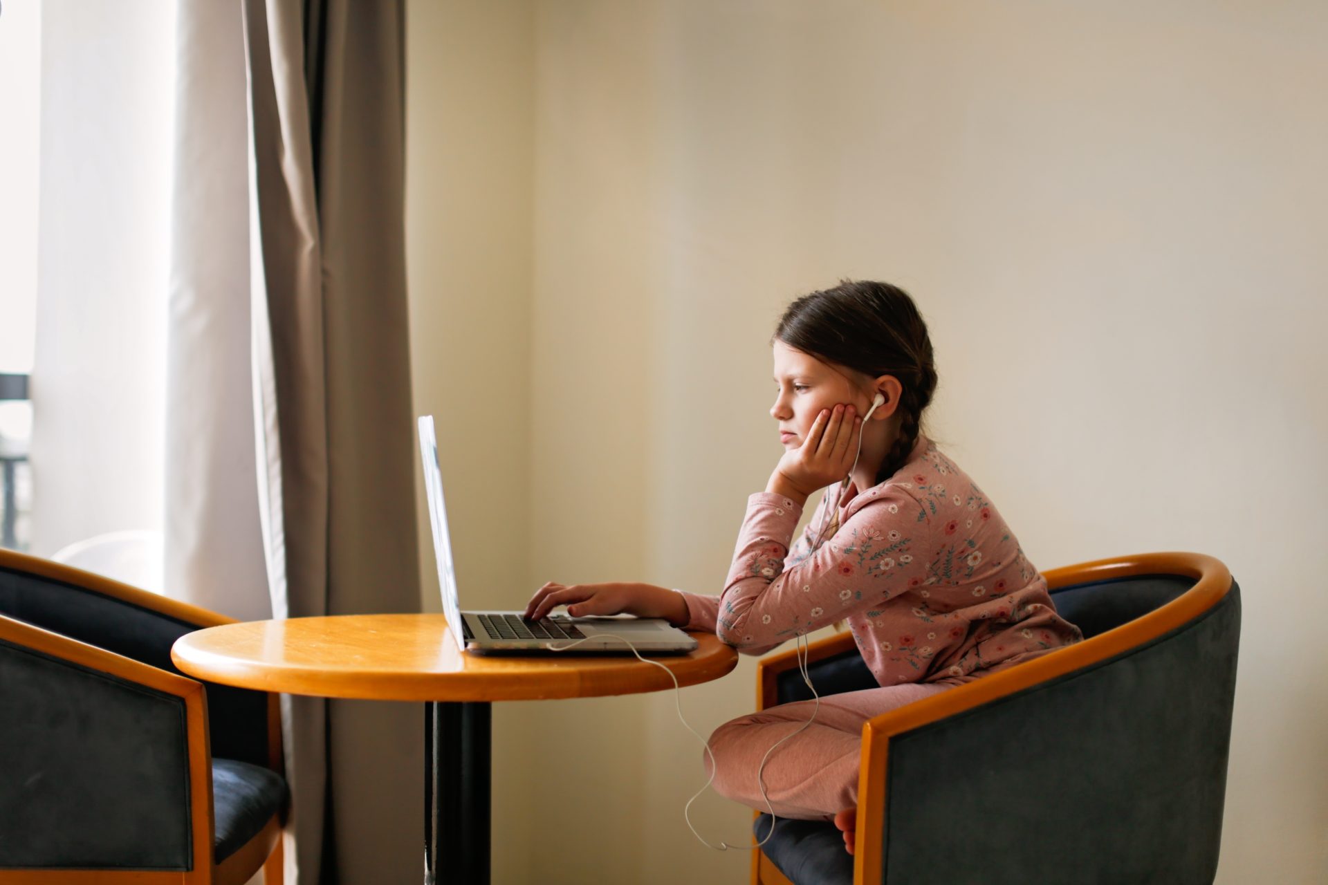 remote studying with laptop child with laptop 2023 11 27 05 14 17 utc