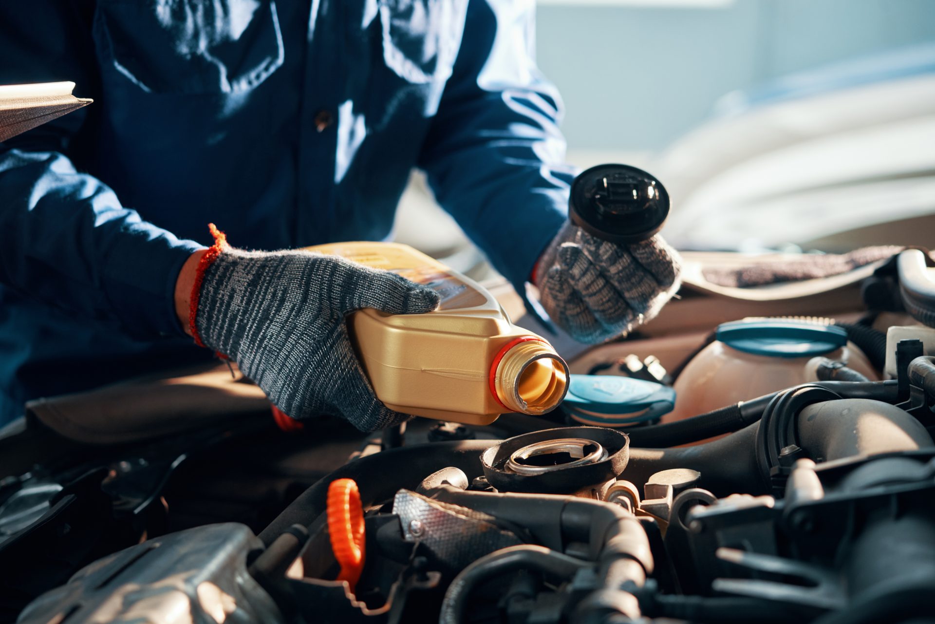 pouring motor oil 2023 11 27 05 06 15 utc