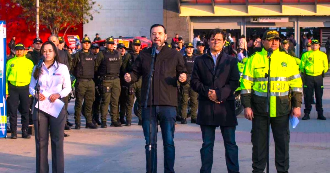 800 policias refuerzan seguridad en Bogota junto a drones y helicopteros