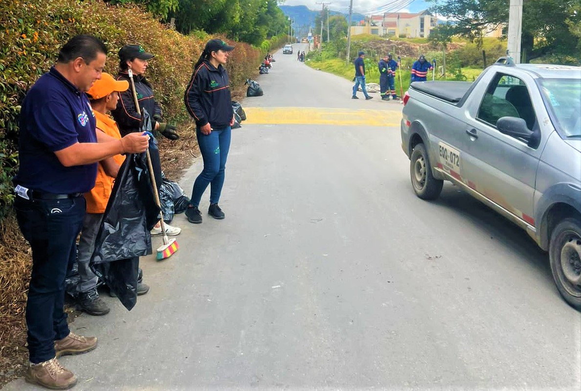 Comunidad y autoridades de Chia unen esfuerzos para limpiar el sector Siata2