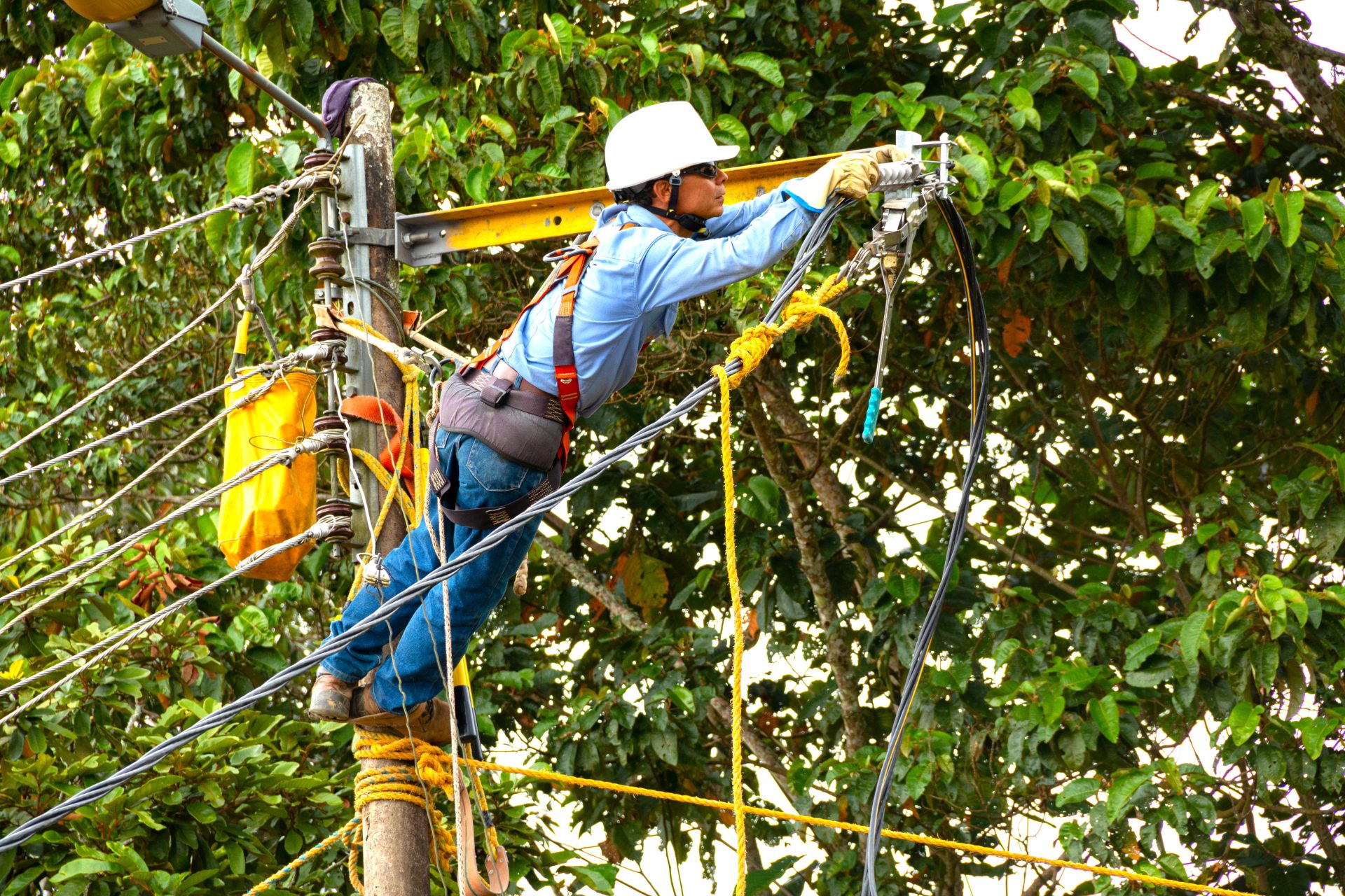 Este domingo 24 de febrero Enel realizara trabajos en la linea de alta tension Zipaquira Ubate 1