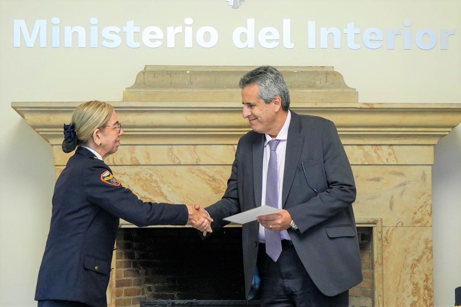 La nueva directora nacional de Bomberos de Colombia es Lourdes del Socorro Pena