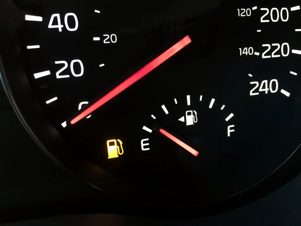close up view of an empty fuel gauge 2023 11 28 05 14 19 utc