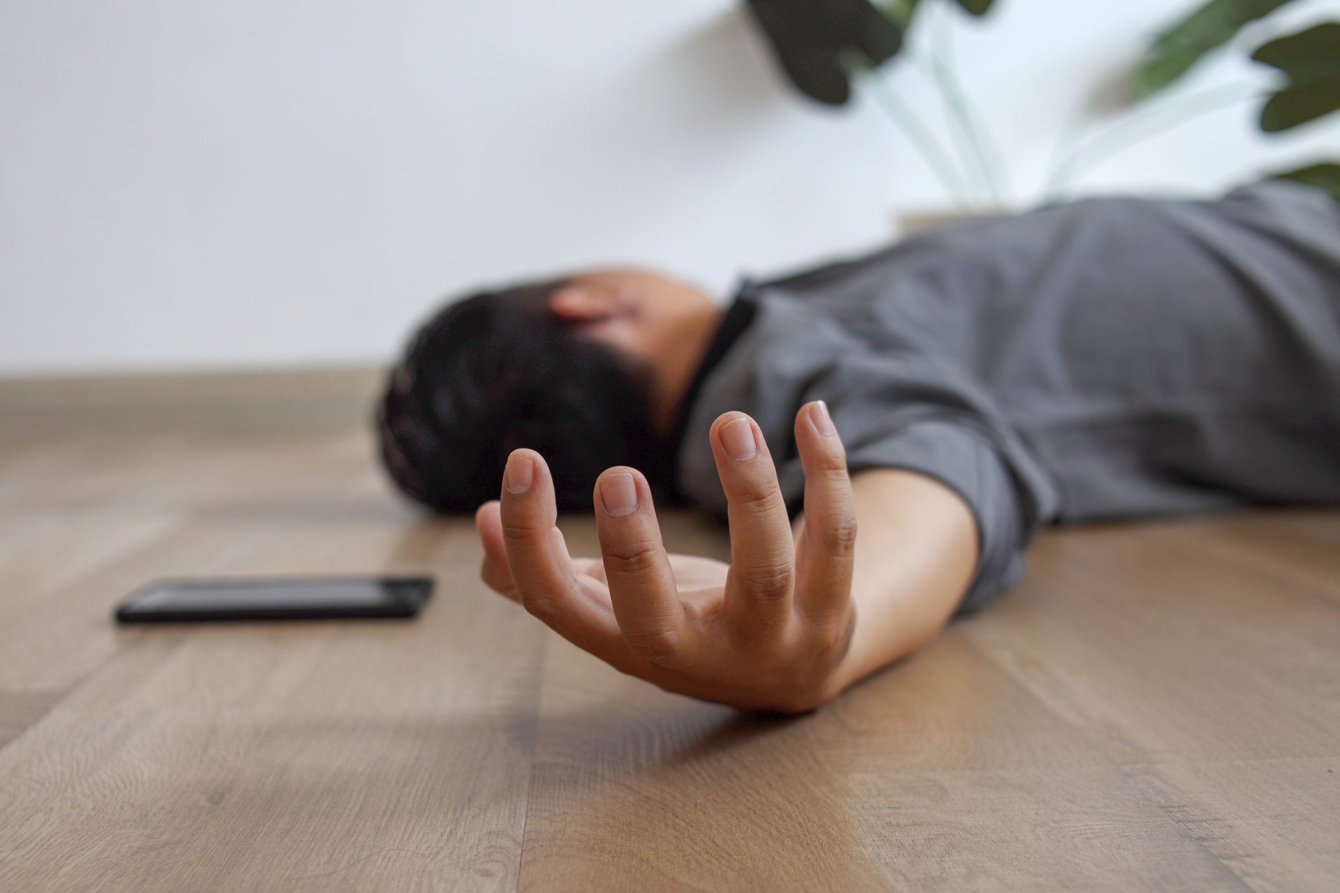 epilepsy man lying on the floor 2023 11 27 04 51 52 utc