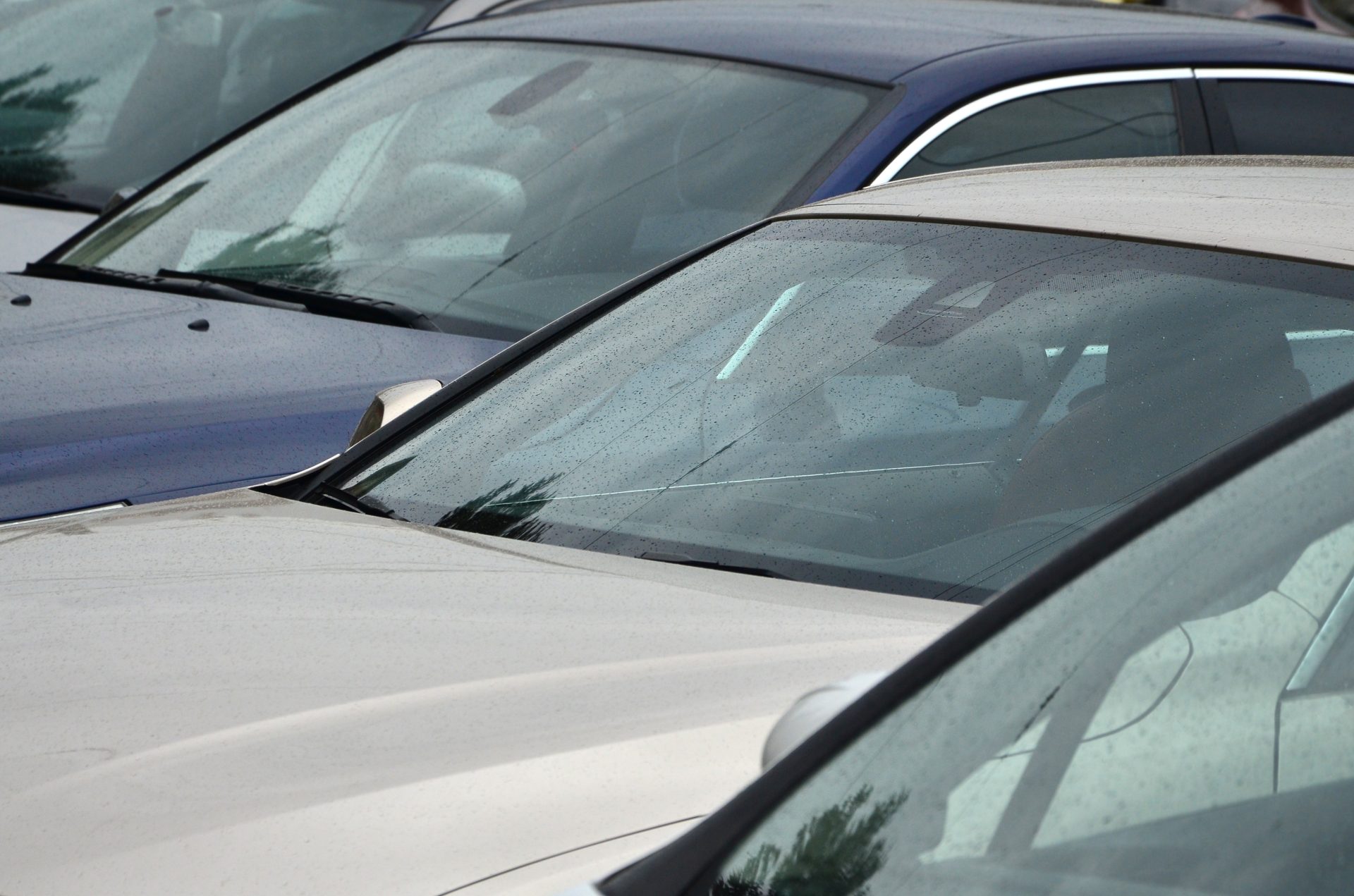 roofs of several cars a lot of cars stand close a 2023 11 27 05 07 04 utc