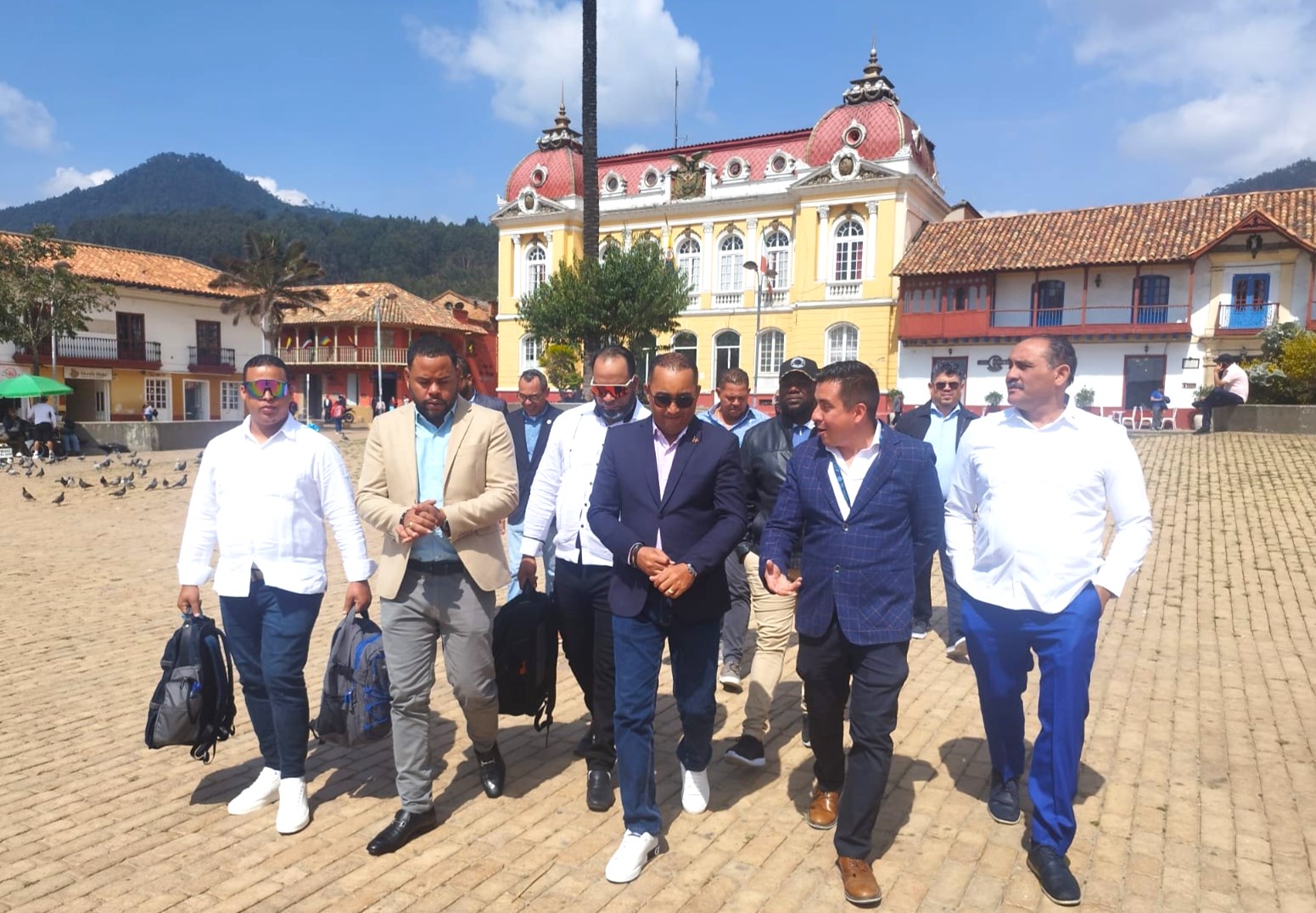 Alcalde de Punta Cana establece vinculos turisticos con visita a Zipaquira Colombia1