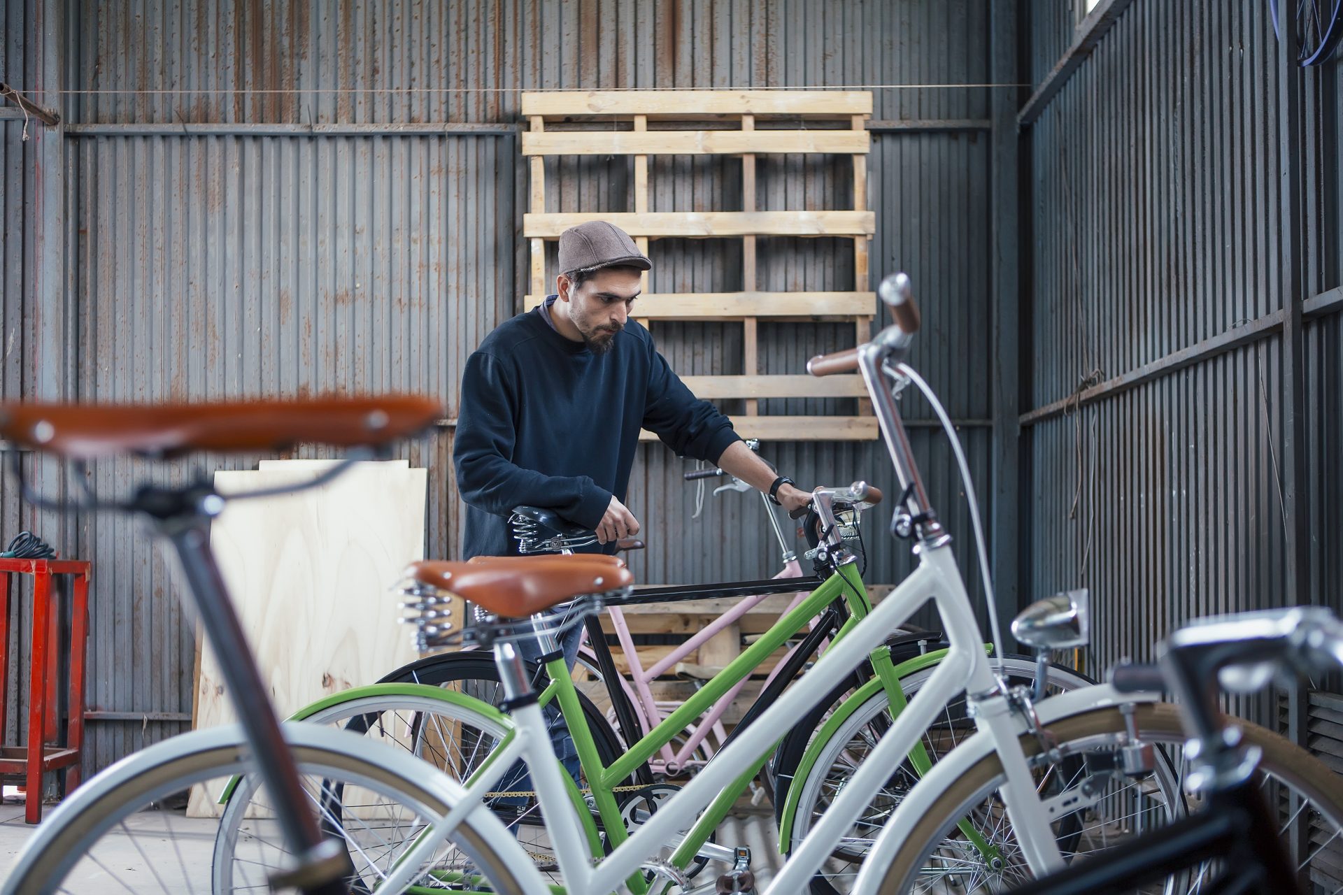 craftsman looking at bicycles 2023 11 27 04 58 46 utc