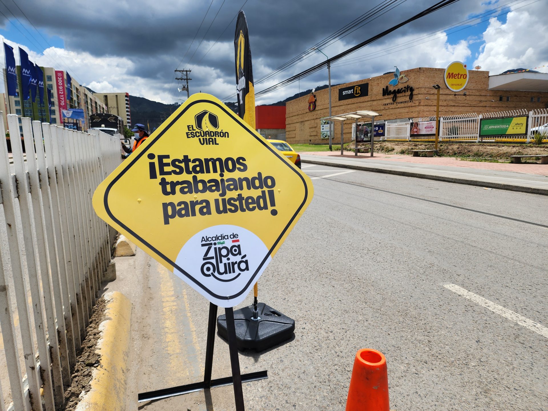 Alcalde Fabian Rojas presenta el Escuadron Vial para mejorar vias y espacios publicos en Zipaquira.jpg