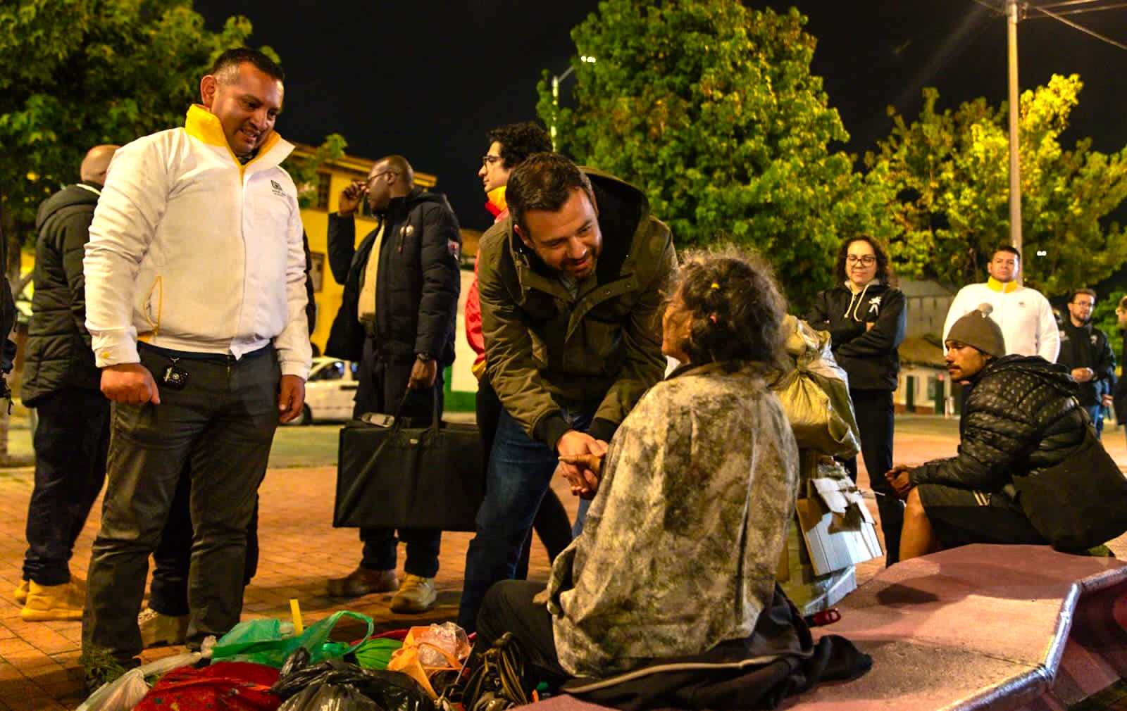 Alcalde de Bogota encabezo operativo nocturno para asistir a habitantes de calle