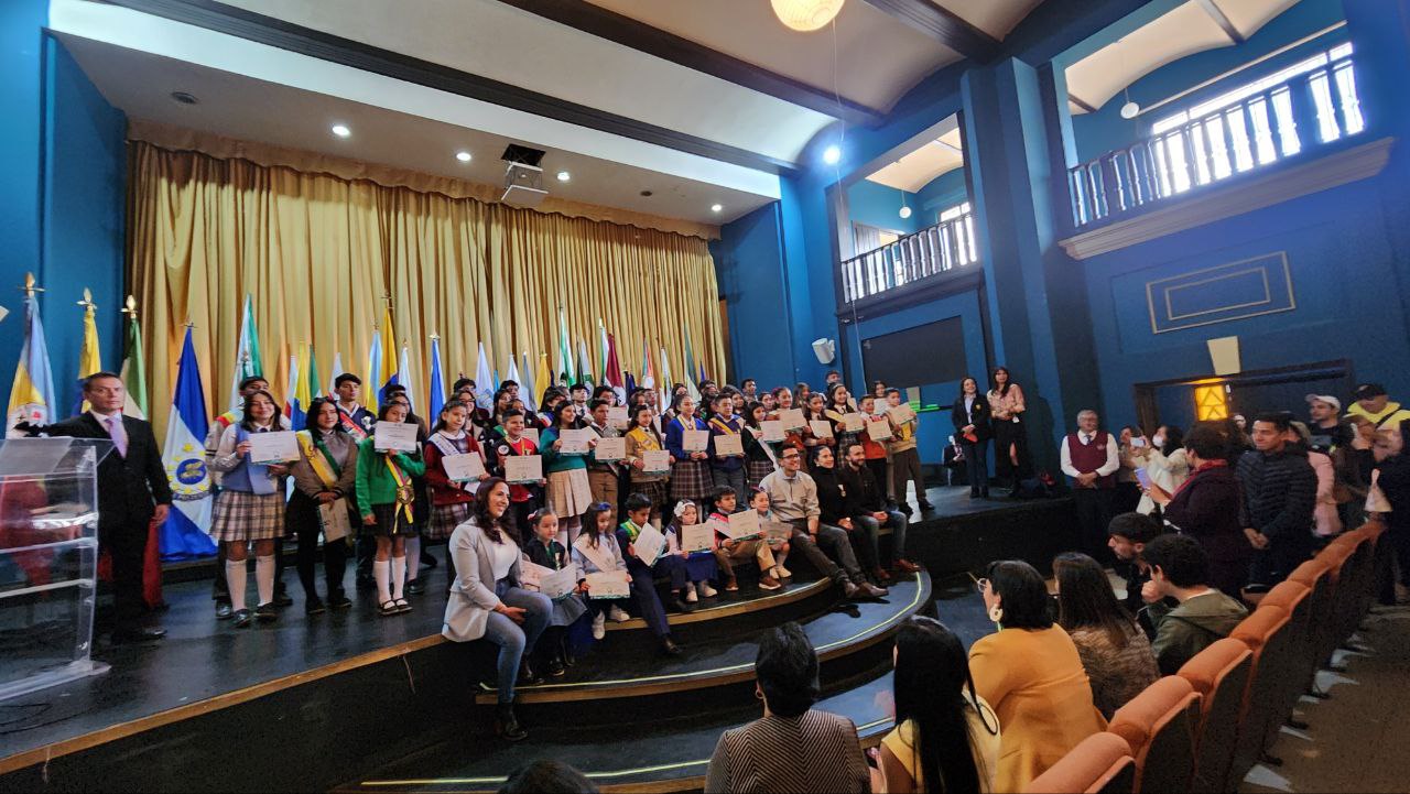 Posesionados personeros y contralores estudiantiles de Zipaquira1