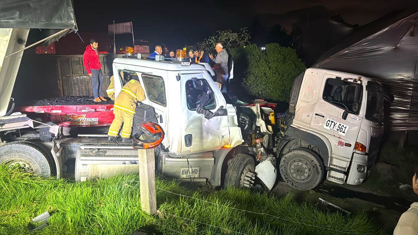 Dos tractocamiones colisionaron en la variante Zipaquira Cajica Sus conductores salieron ilesos