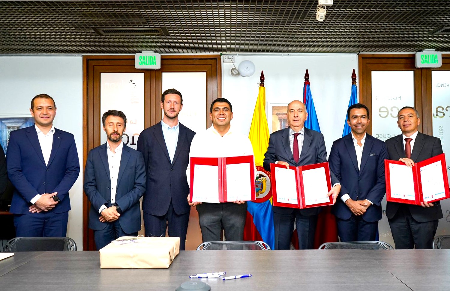 El Gobierno Frances impulsa el sistema de transporte aereo en Soacha con medio millon de euros