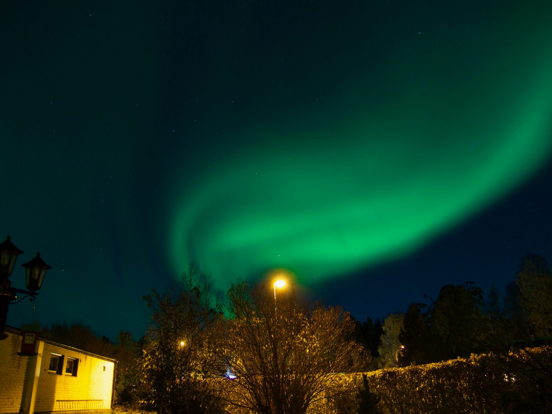 aurora borealis in the north of sweden 2023 11 27 05 27 31 utc