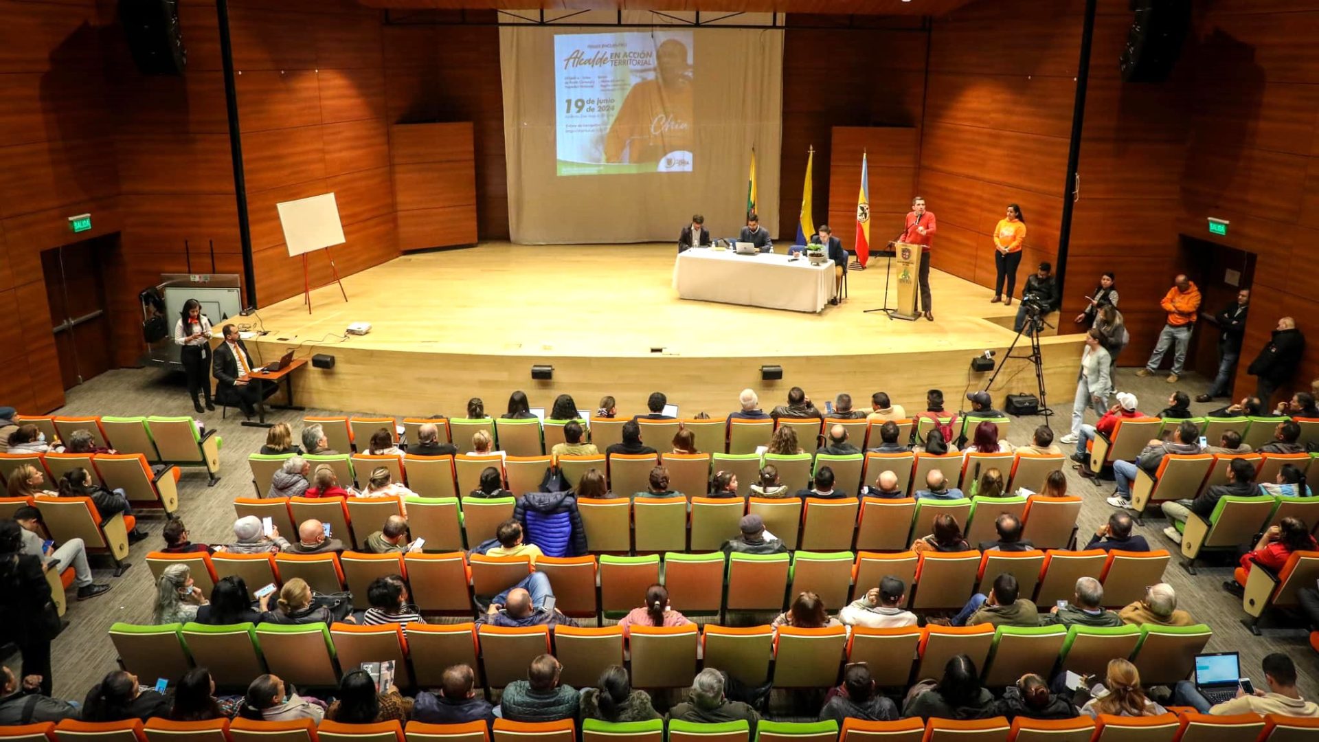 Alcalde de Chia expuso ante lideres comunitarios el posible ingreso a la Region Metropolitana 2