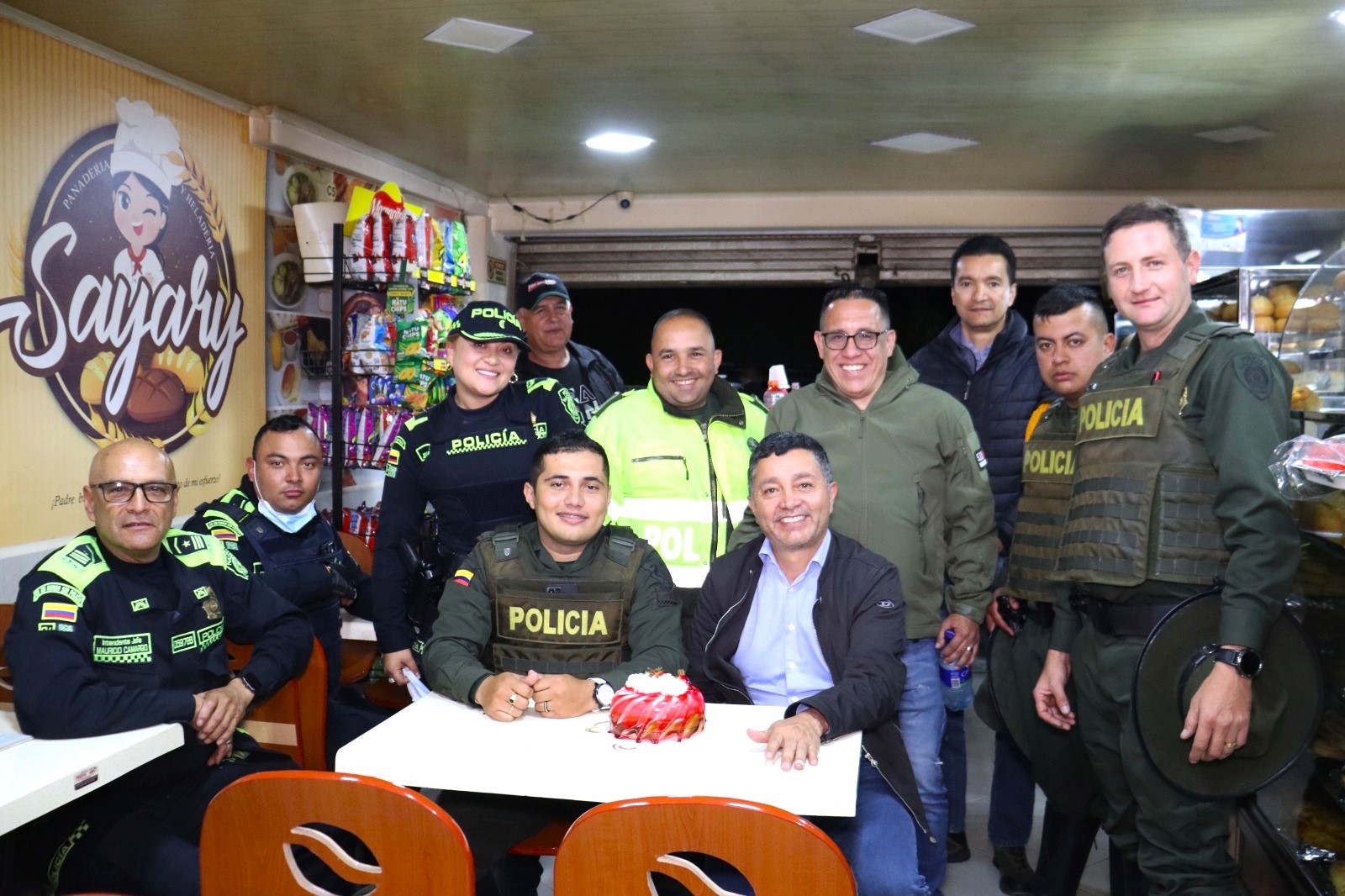 Alcalde de Tocancipa celebra cumpleanos de carabinero durante operativo nocturno