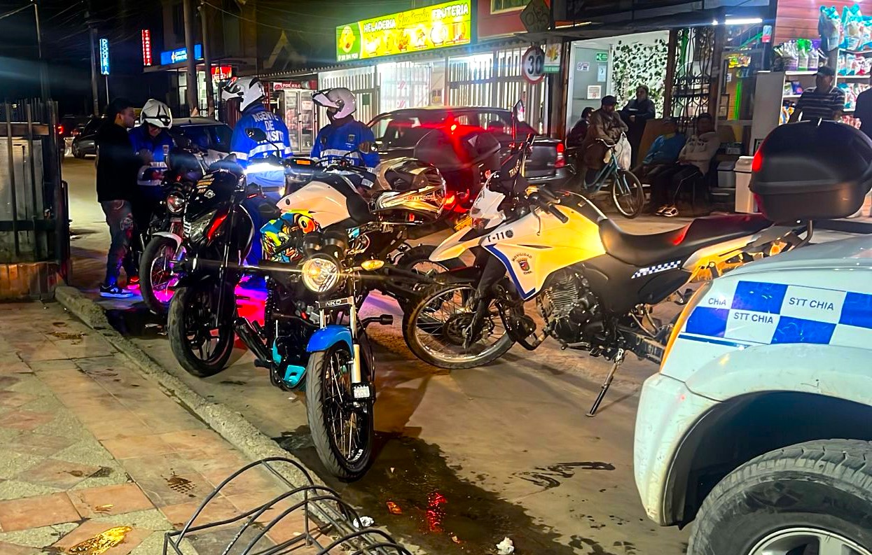En Chia se intensifican operativos contra motocicletas modificadas1