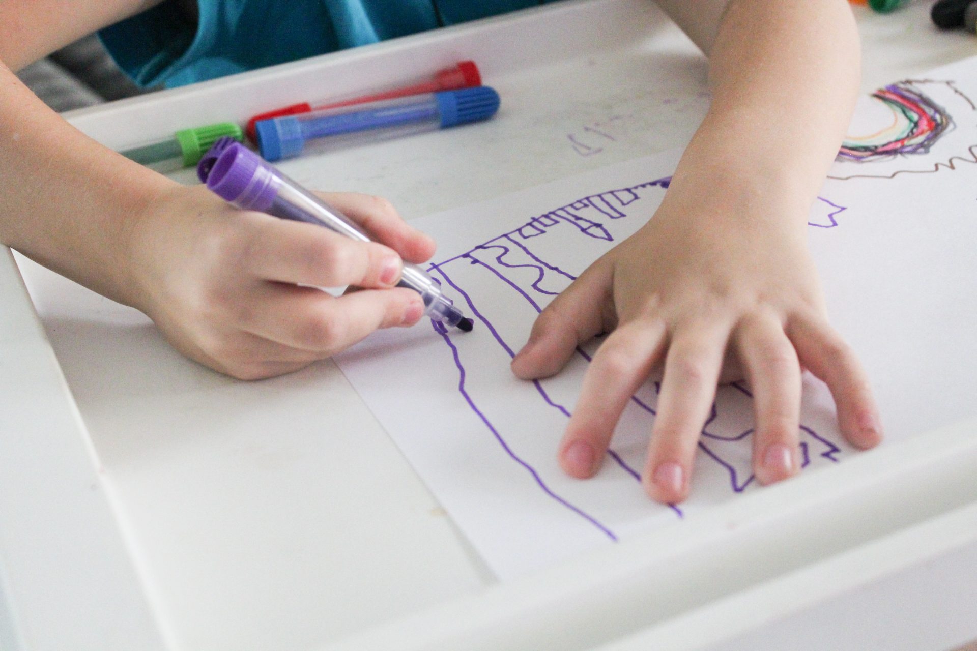 child s hands drawing with colored felt tip pens o 2023 11 27 05 26 59 utc