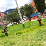 Brigadas de limpieza y mantenimiento en parques y avenidas de Zipaquira1