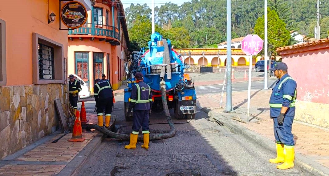 Intensifican limpieza de alcantarillados y quebradas para prevenir inundaciones en Zipaquira1