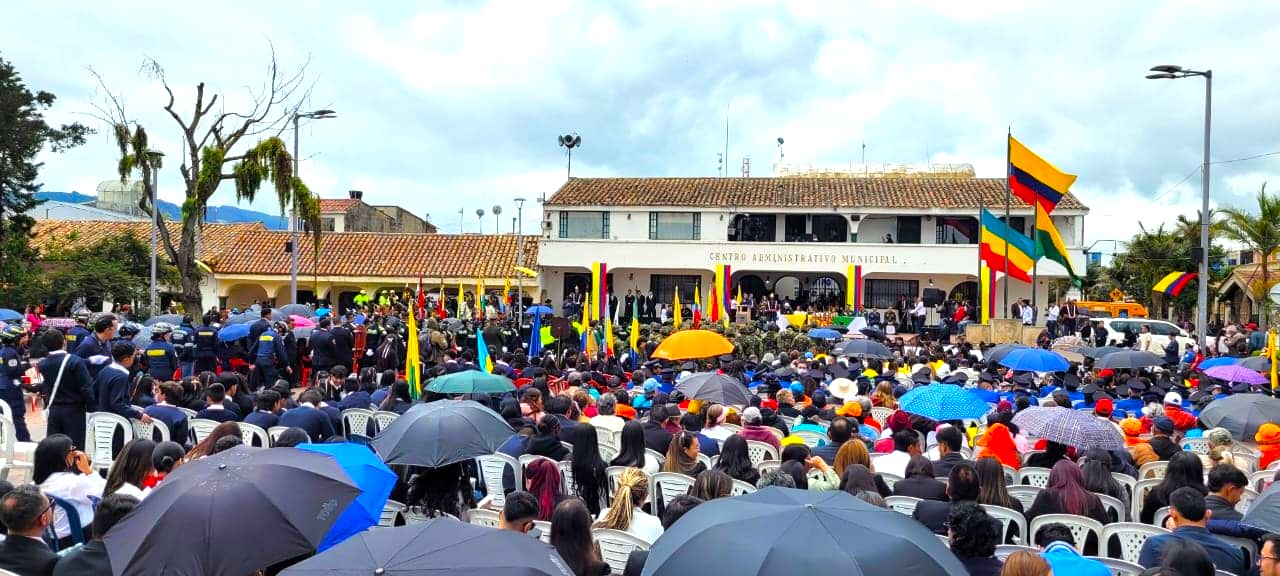 Tocancipa rindio homenaje a los heroes de la patria en desfile de independencia2