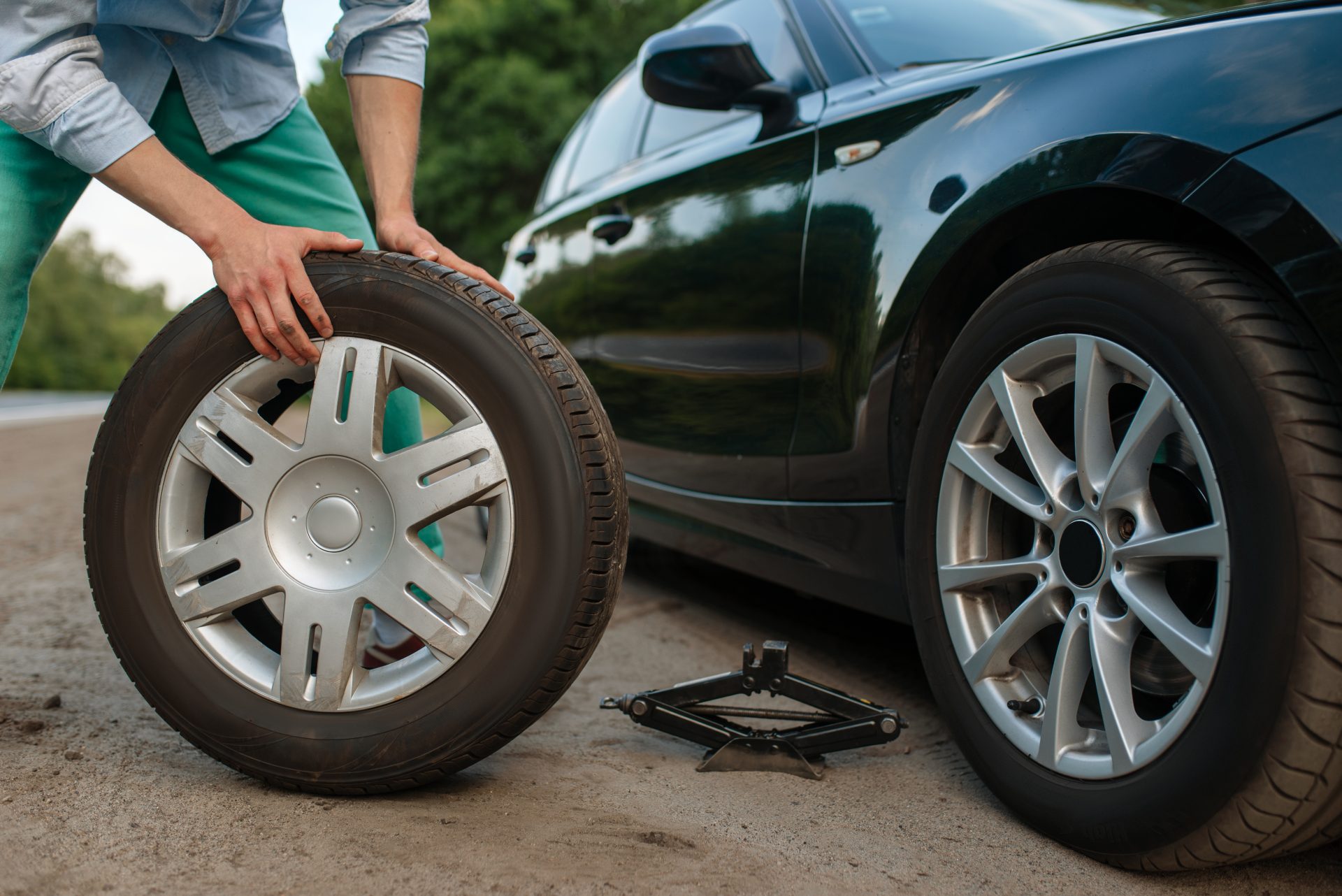 car breakdown man puts the spare tire 2023 11 27 05 32 46 utc