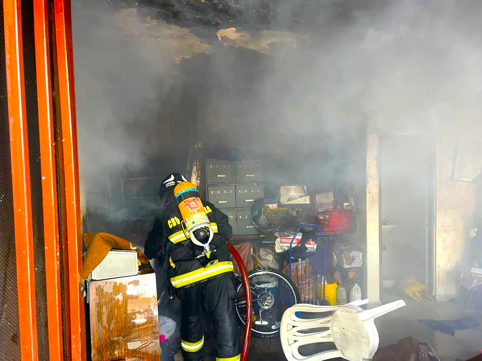 Bomberos controlan incendio en vivienda detras del Colegio Diocesano de Zipaquira