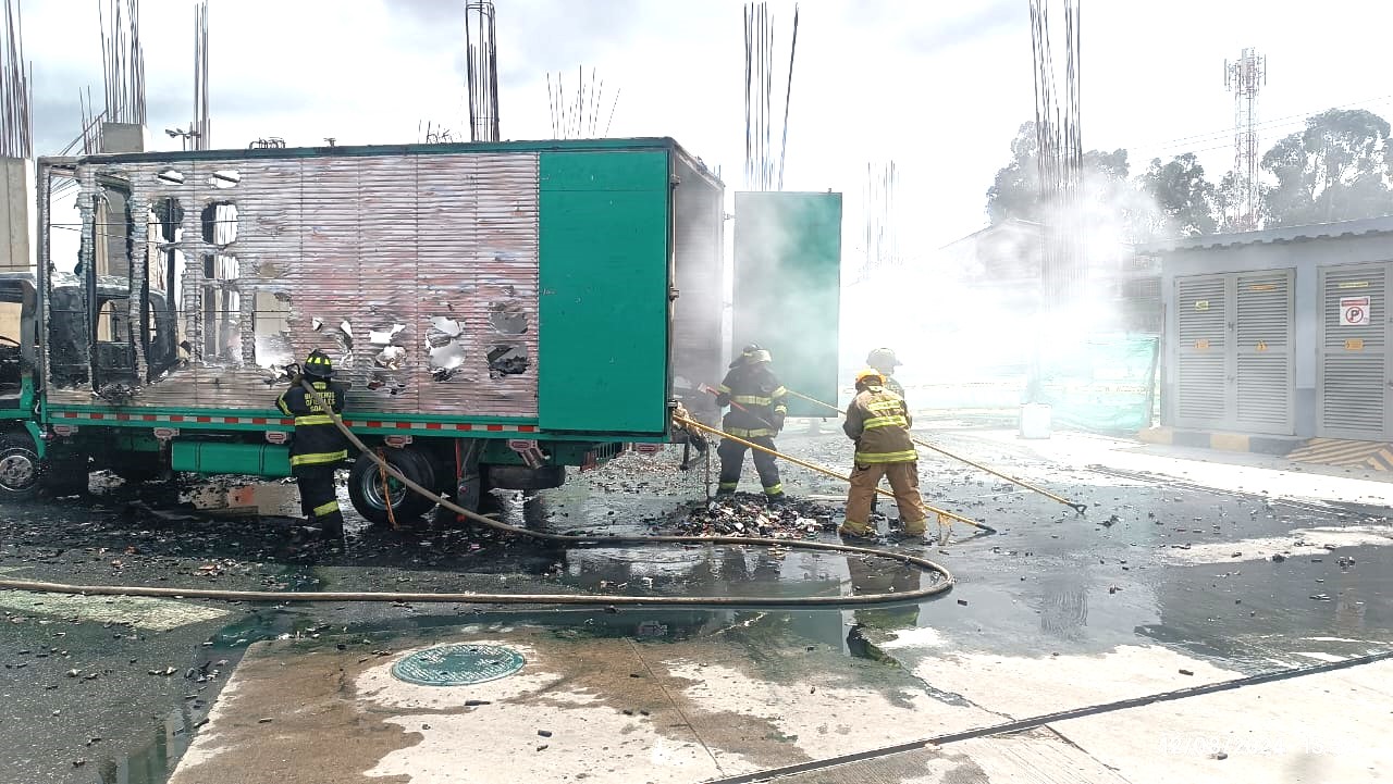 Explosion en camion con baterias de litio en Soacha Bomberos controlaron la emergencia 2
