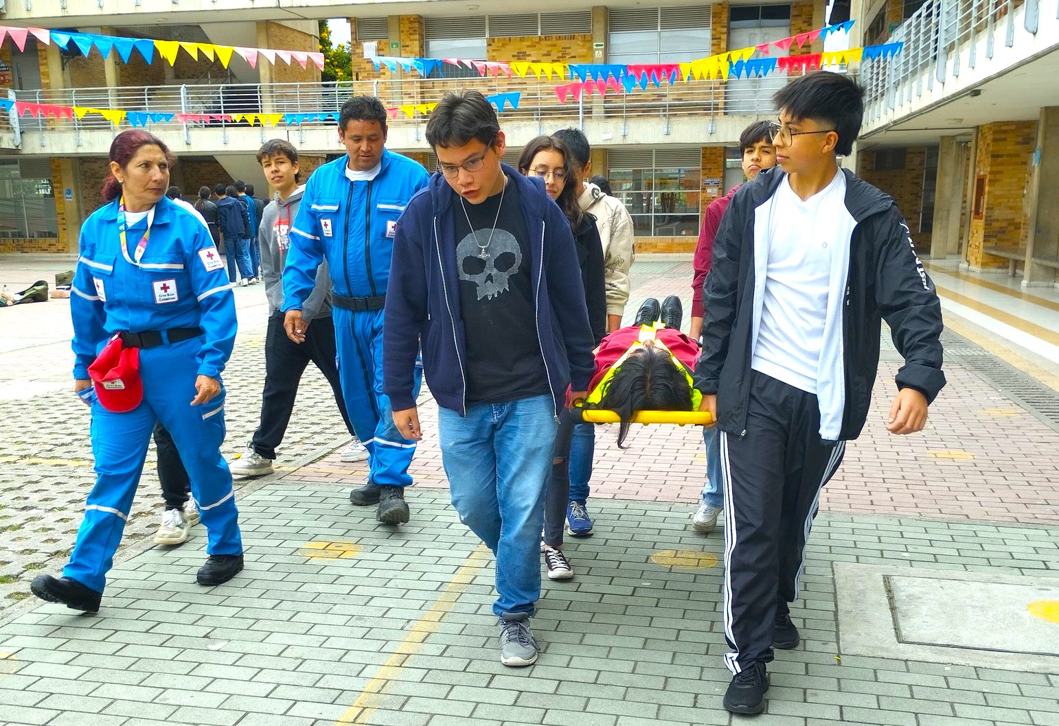 Mas de 30 jovenes de Chia capacitados en RCP y emergencias con realidad virtual