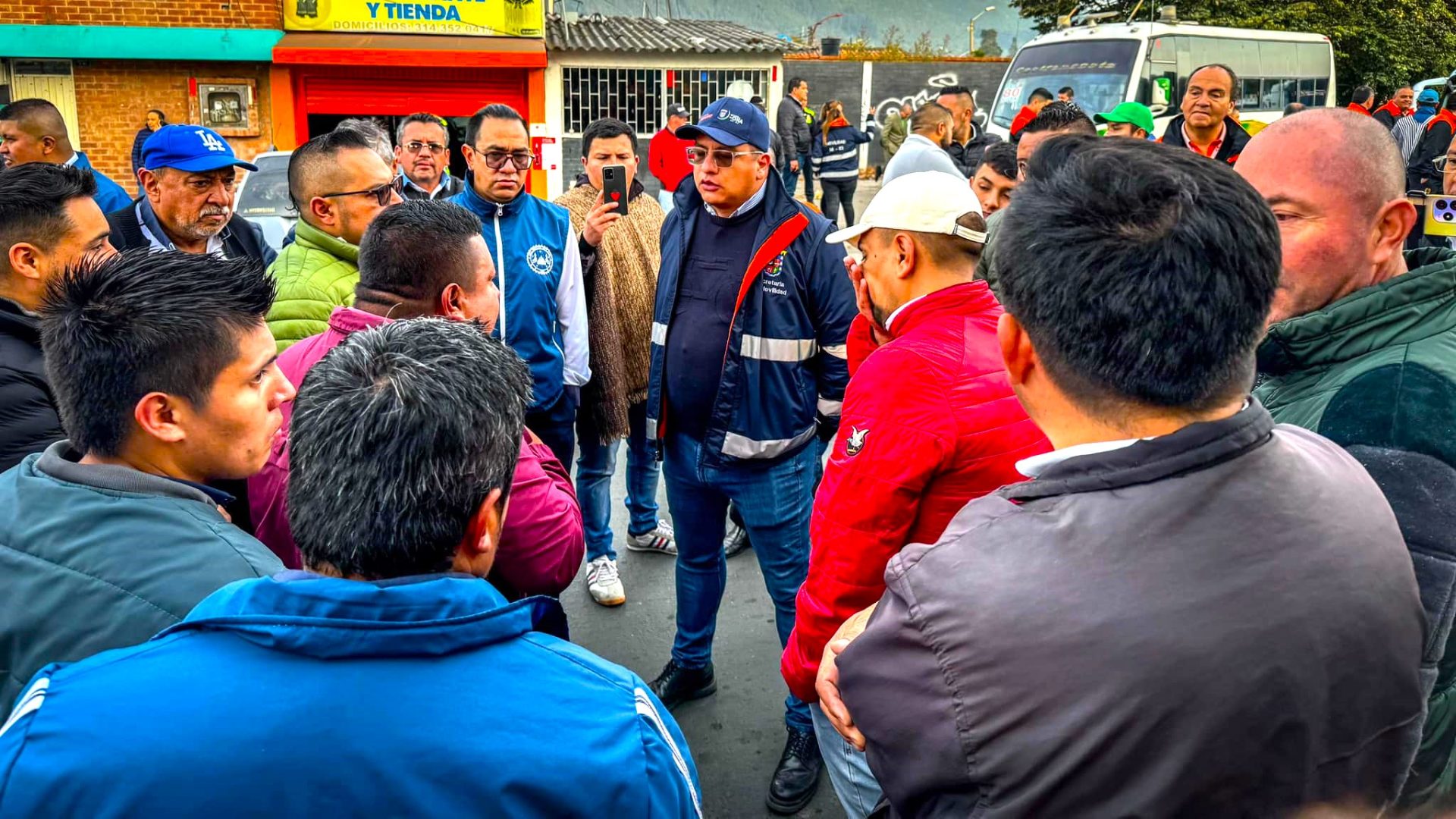 Chia en caos vial transportadores urbanos bloquean la ciudad y exigen alza de tarifas 2