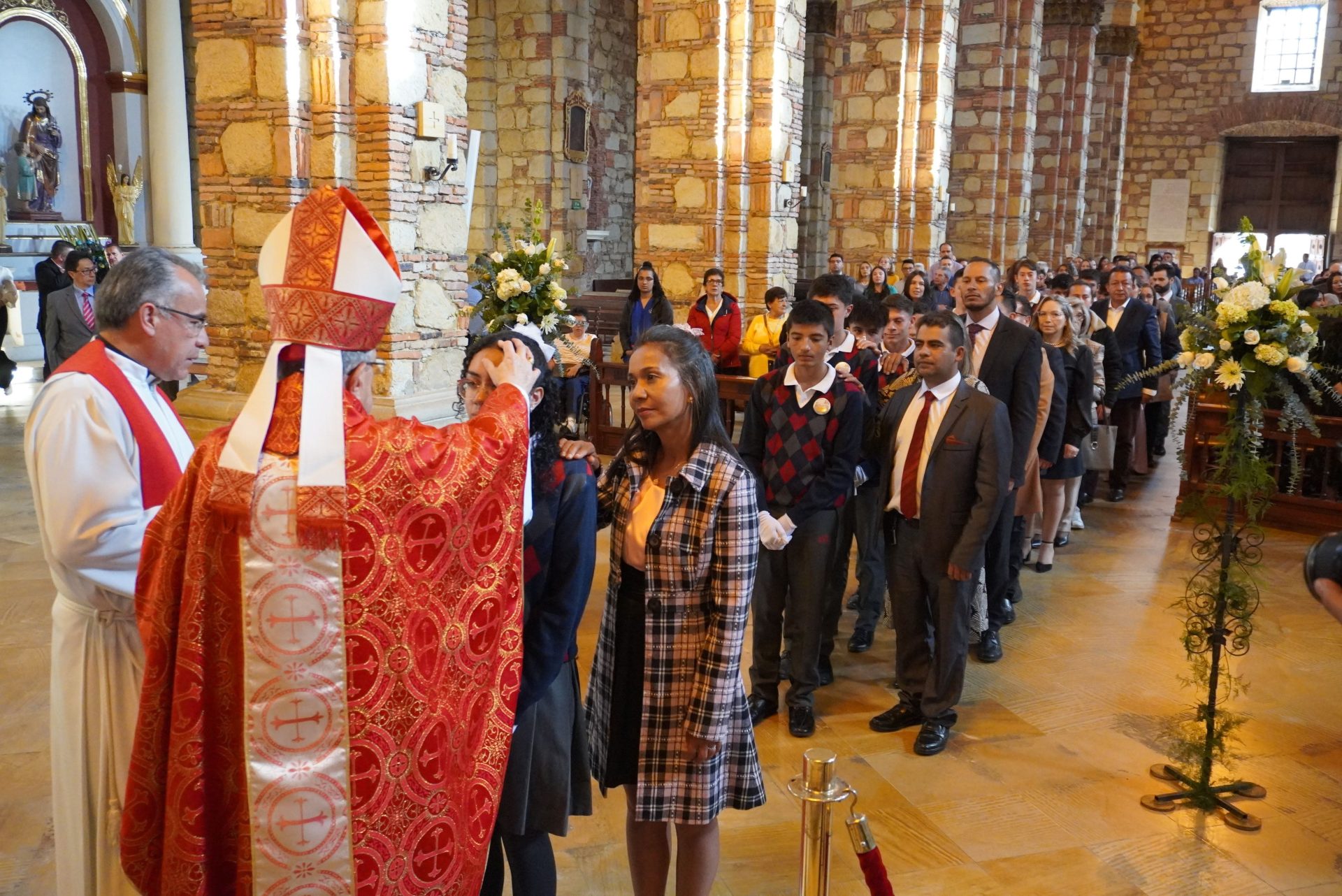 Obispo Hector Cubillos Pena Santa sofia 16